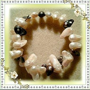 “Pearly” June Genuine biwa stick pearls memory wire bracelet